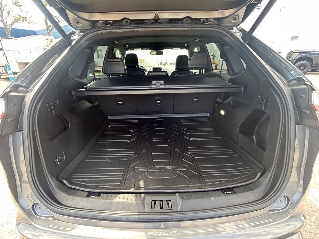 Certified 2023 Ford Edge ST-Line w/ Cargo Accessory Package image 31