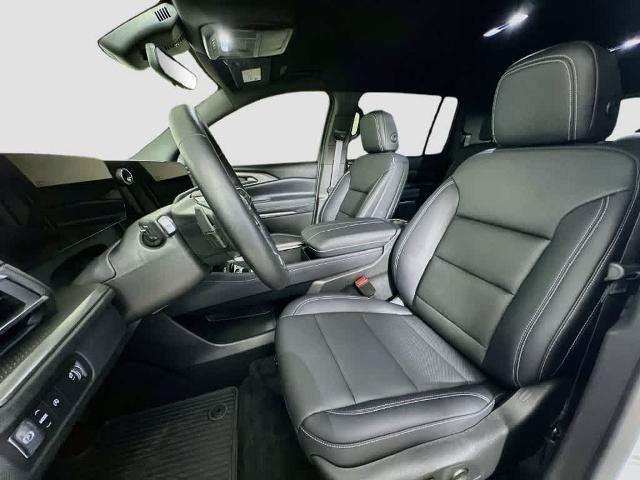 Used 2026 Chevrolet Traverse LT w/ Midnight/Sport Edition FWD image 12