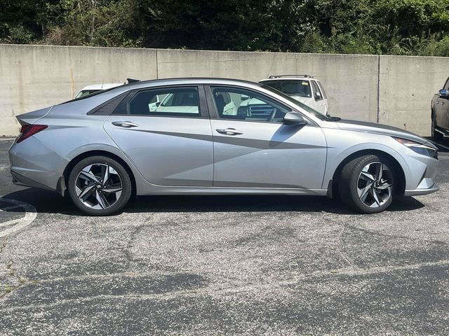 Used 2023 Hyundai Elantra SEL w/ Convenience Package FWD image 2