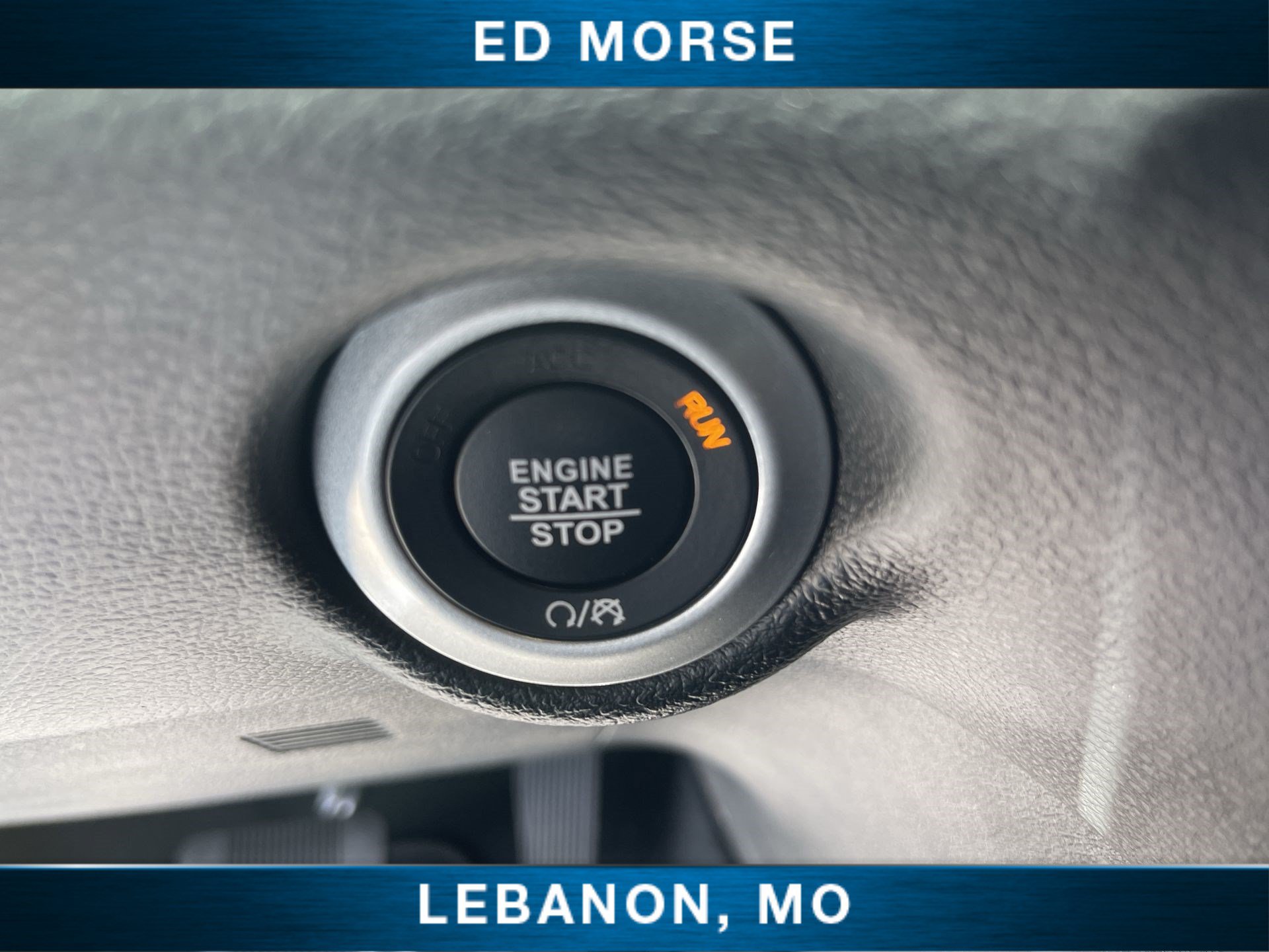 Used 2025 Chrysler Pacifica Select FWD image 16