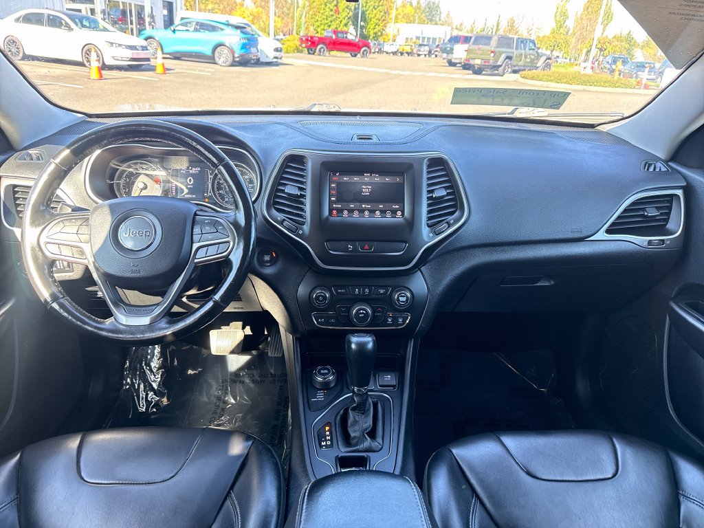 Used 2020 Jeep Cherokee Latitude Plus w/ Cold Weather Group AWD/4WD image 25