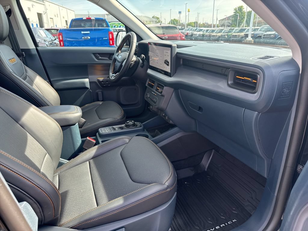Certified 2025 Ford Maverick Tremor AWD/4WD image 32