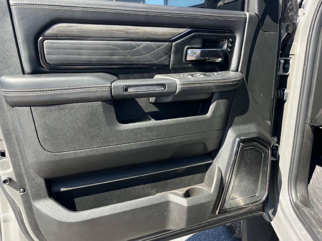 Used 2025 RAM 3500 Limited AWD/4WD image 32