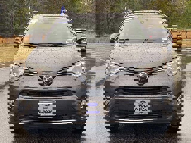 Used 2018 Toyota RAV4 XLE image 12