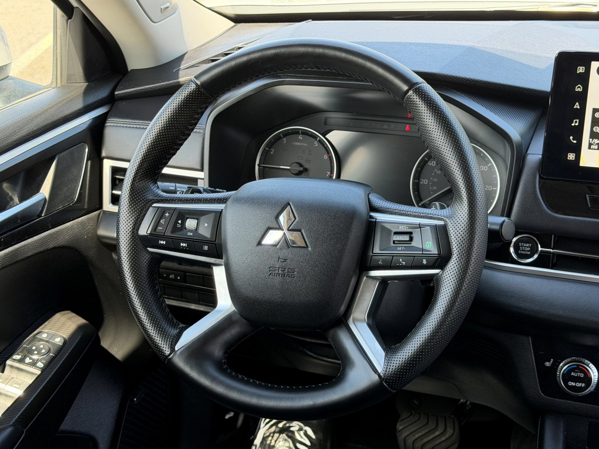 Used 2025 Mitsubishi Outlander SE AWD/4WD image 23