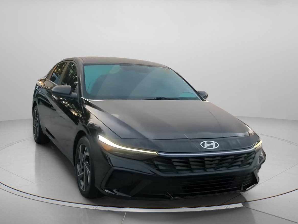 Used 2025 Hyundai Elantra Sport FWD image 4