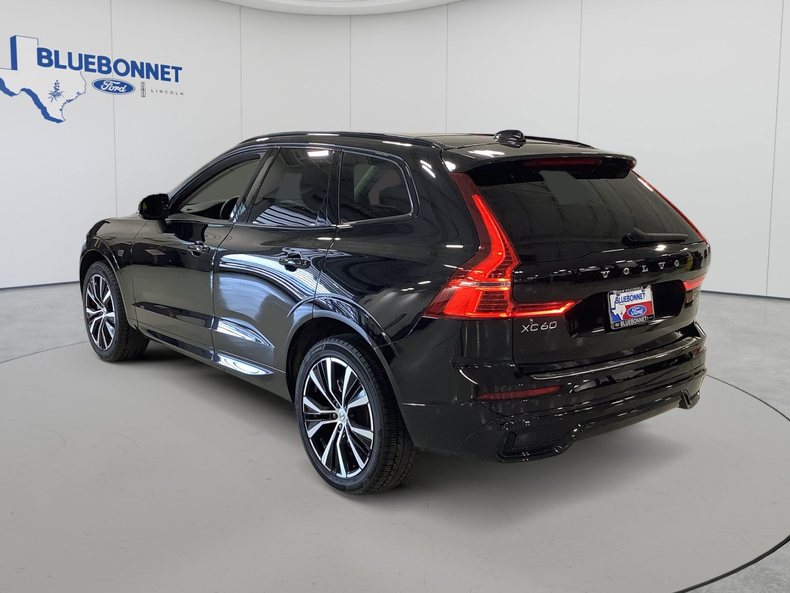 Used 2024 Volvo XC60 B5 Plus w/ Protection Package Premier AWD/4WD image 7