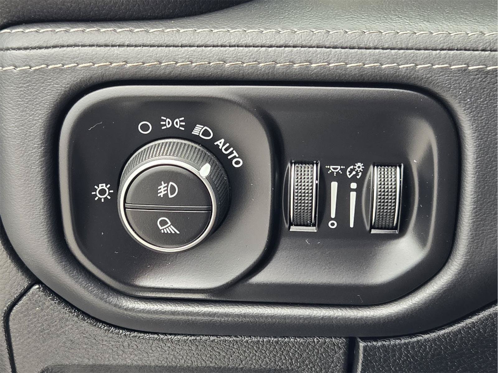 Used 2020 RAM 1500 Limited w/ Black Appearance Package RWD image 18