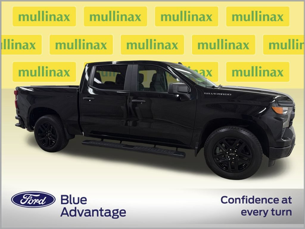 Used 2024 Chevrolet Silverado 1500 Custom AWD/4WD image 2