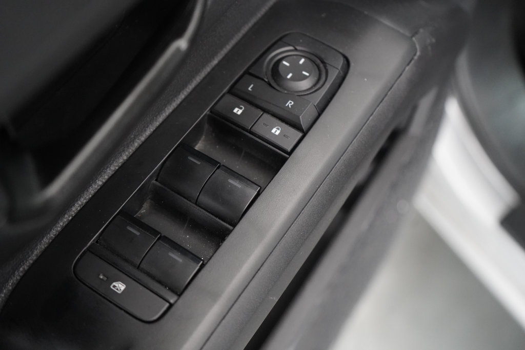 Used 2025 Toyota Tacoma SR5 AWD/4WD image 21