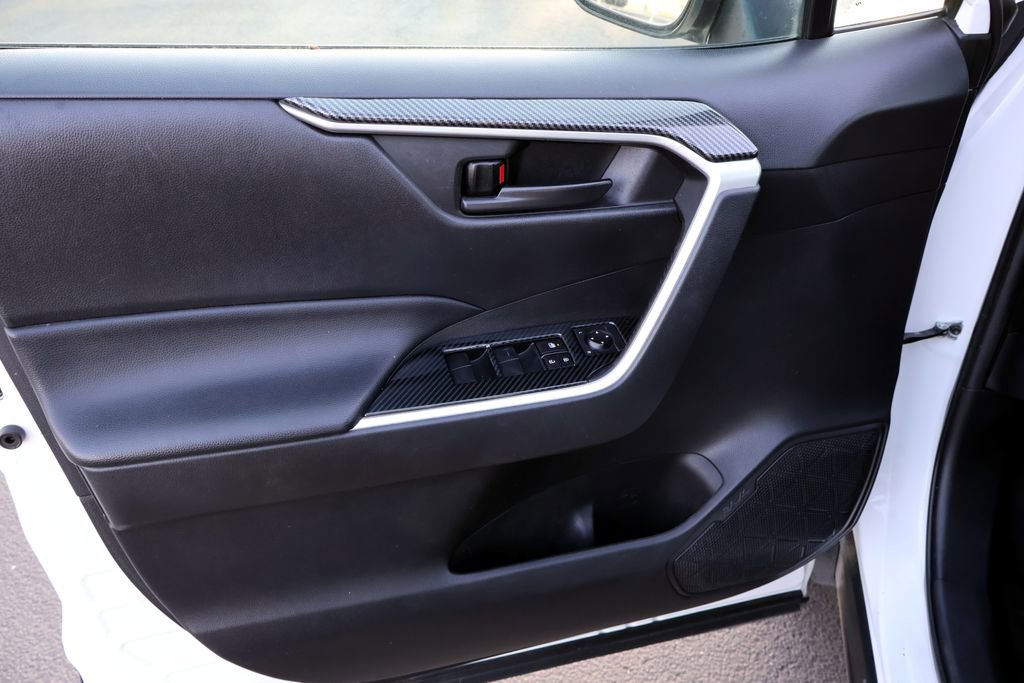 Used 2021 Toyota RAV4 LE FWD image 24