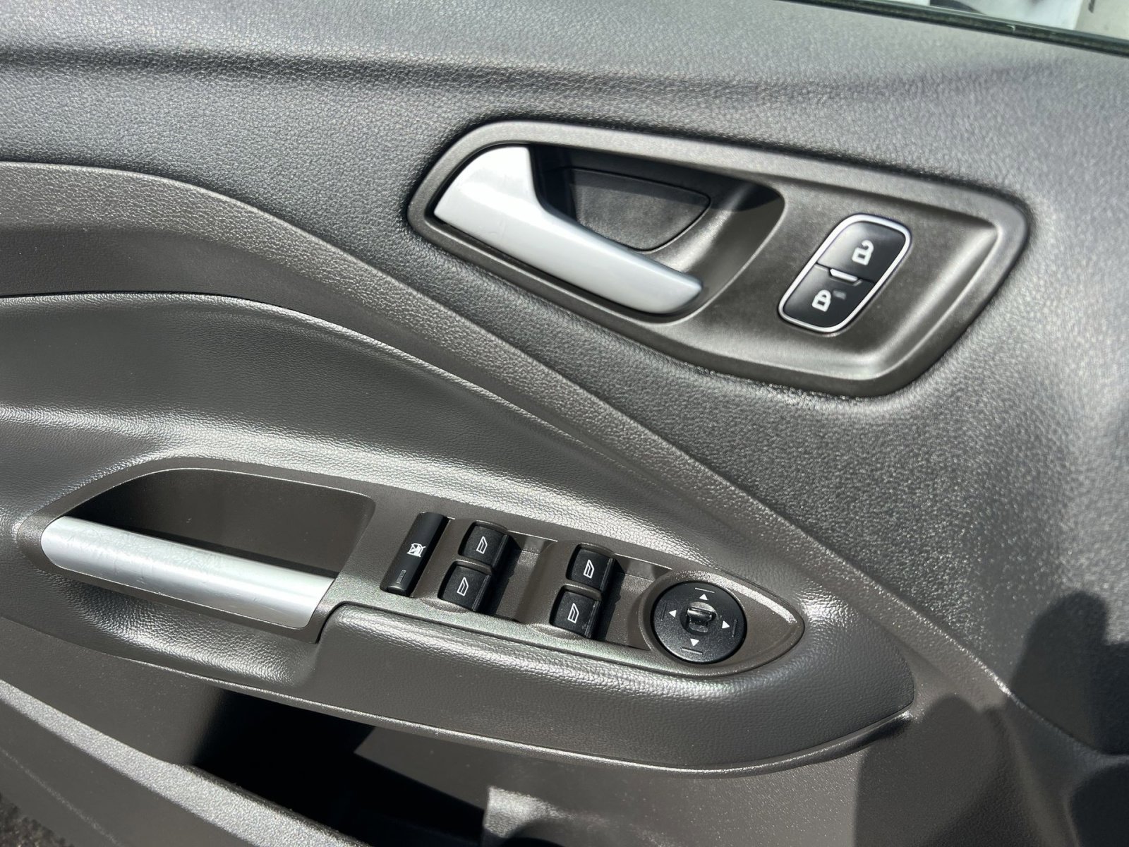 Certified 2018 Ford Escape SE w/ SE Sync 3 Package image 15