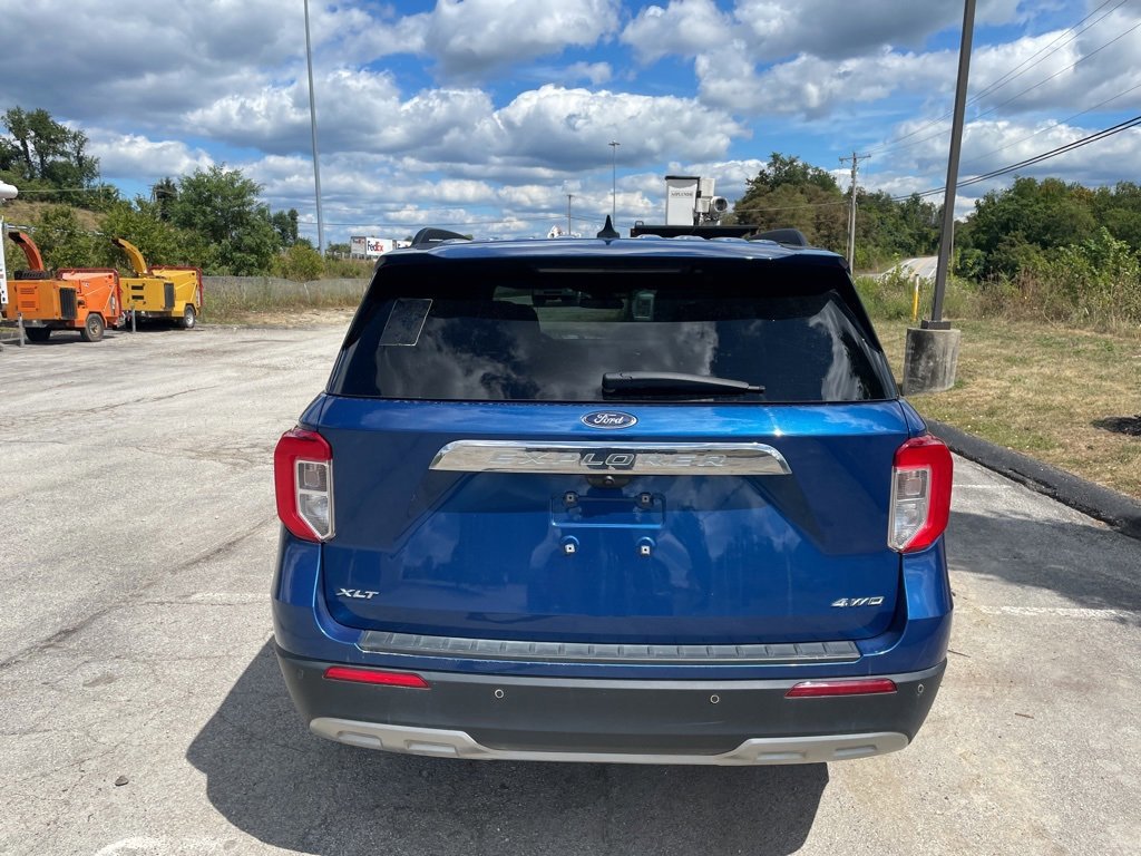 Certified 2023 Ford Explorer XLT w/ Equipment Group 202A image 3