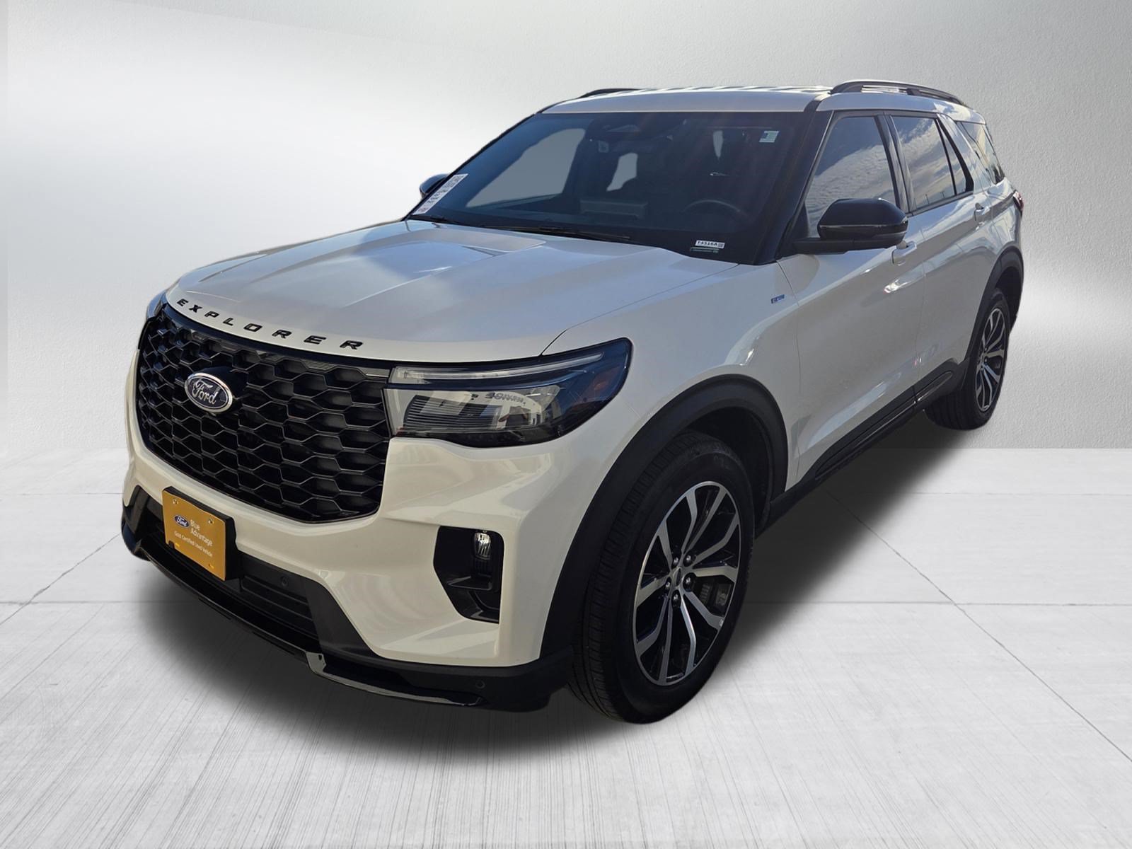 Certified 2025 Ford Explorer ST-Line AWD/4WD image 3