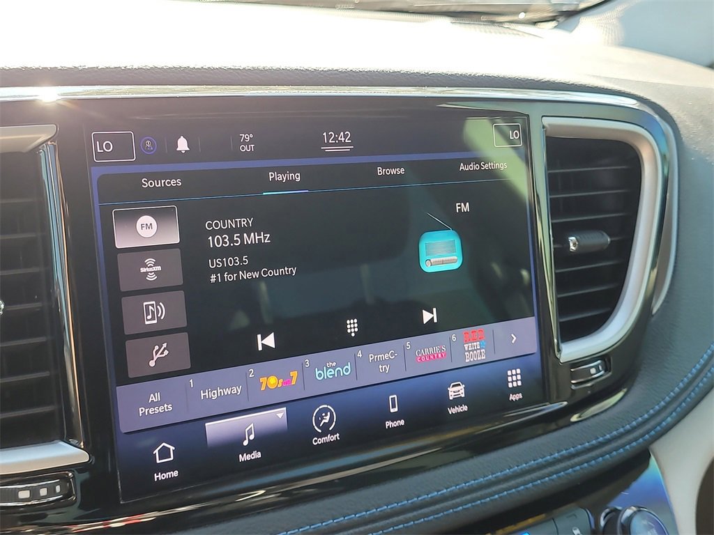 Used 2021 Chrysler Pacifica Touring image 20