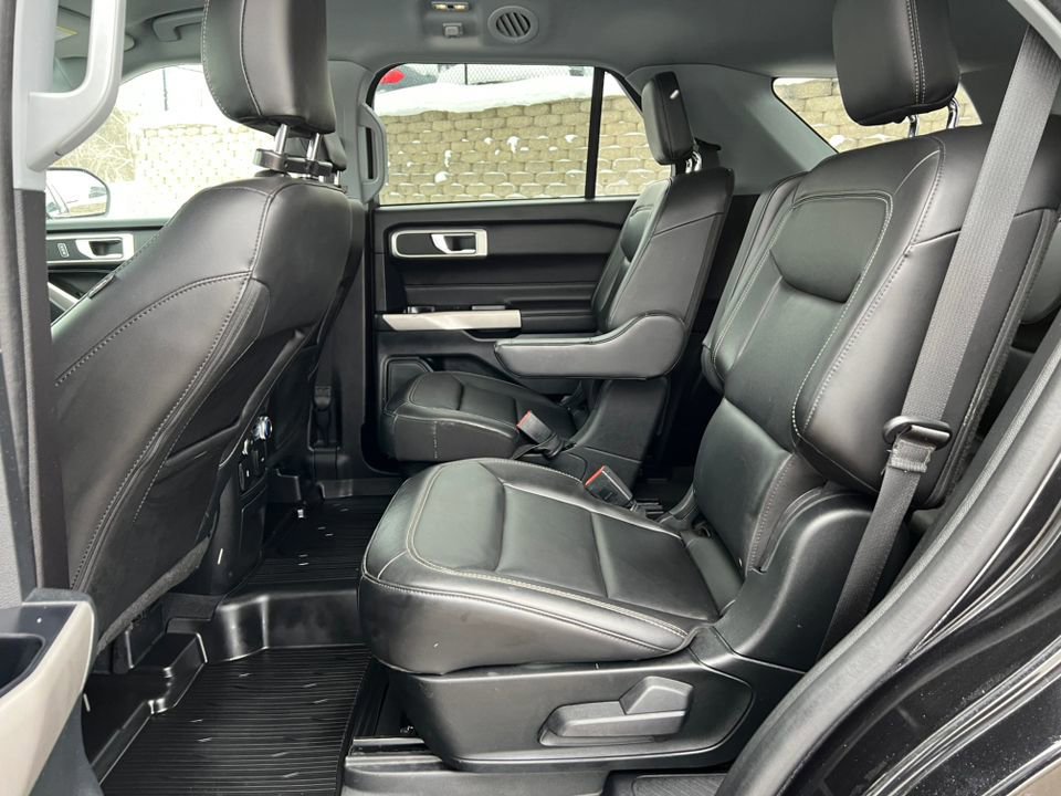 Certified 2022 Ford Explorer XLT w/ Equipment Group 202A image 10