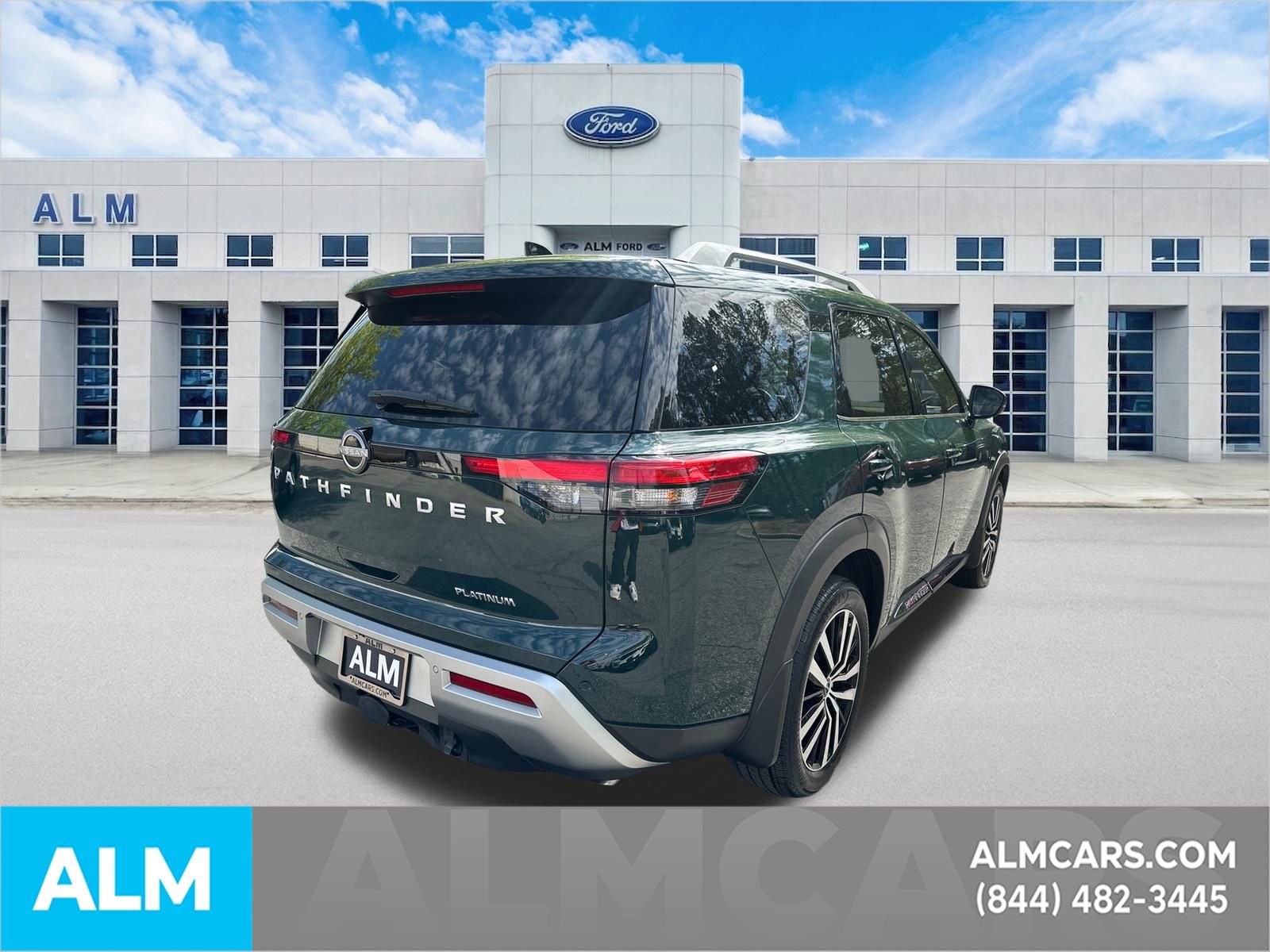 Used 2025 Nissan Pathfinder Platinum FWD image 5