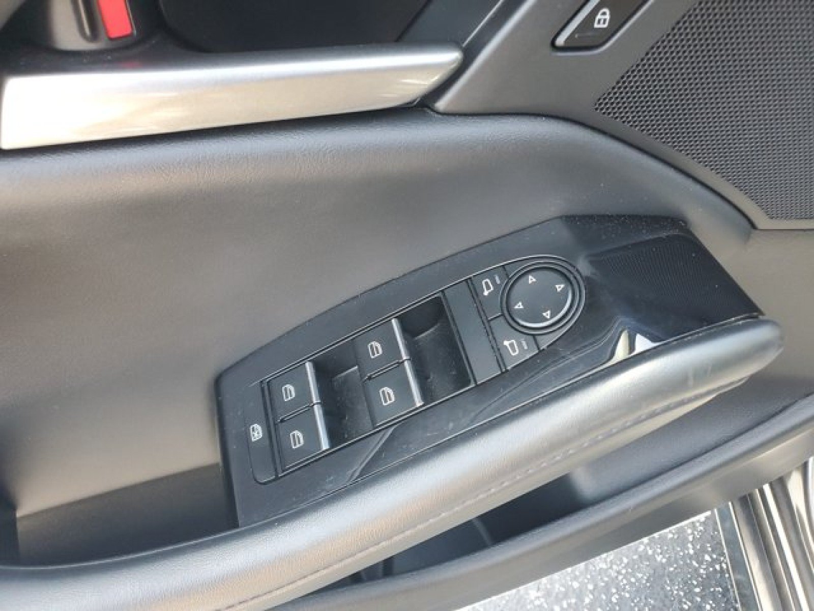 Used 2024 MAZDA MAZDA3 s FWD image 10