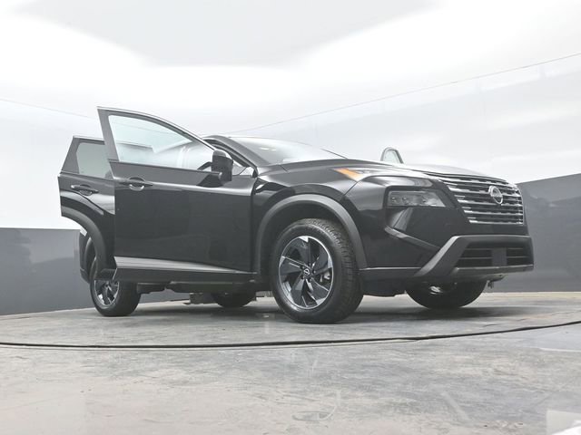 Used 2025 Nissan Rogue SV AWD/4WD image 29