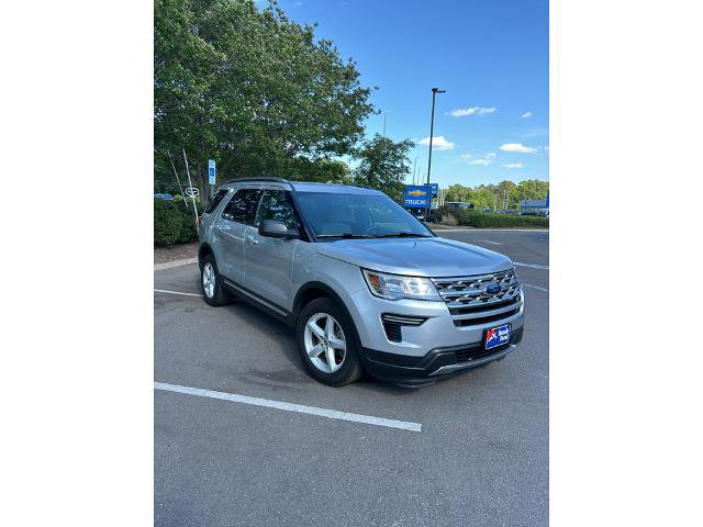 Certified 2018 Ford Explorer XLT FWD image 4