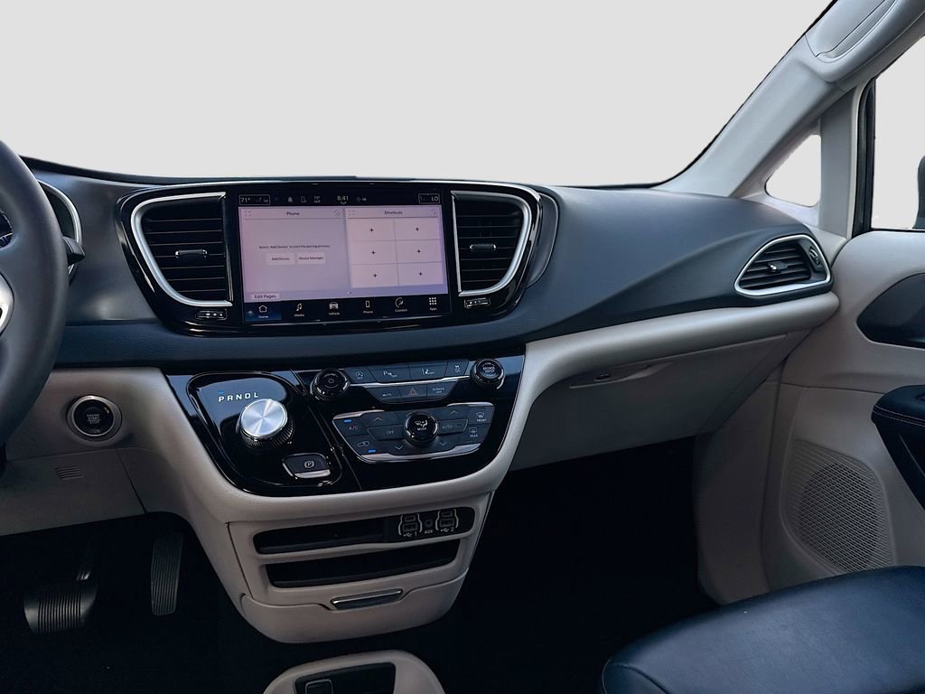 Used 2023 Chrysler Pacifica Touring-L FWD image 23