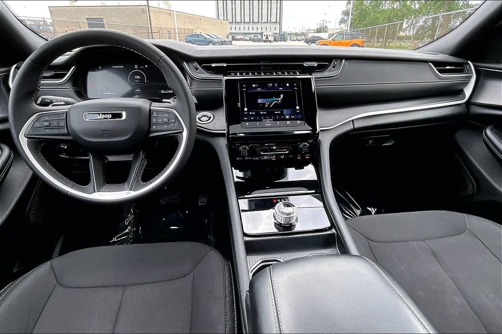 Used 2025 Jeep Grand Cherokee L Laredo AWD/4WD image 14