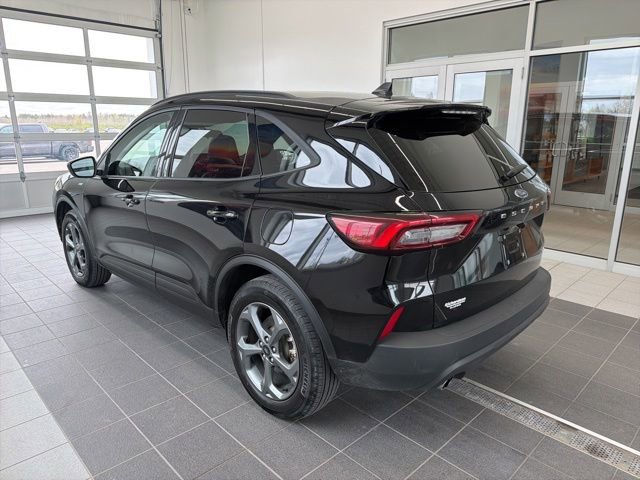 Certified 2025 Ford Escape ST-Line Select AWD/4WD image 4