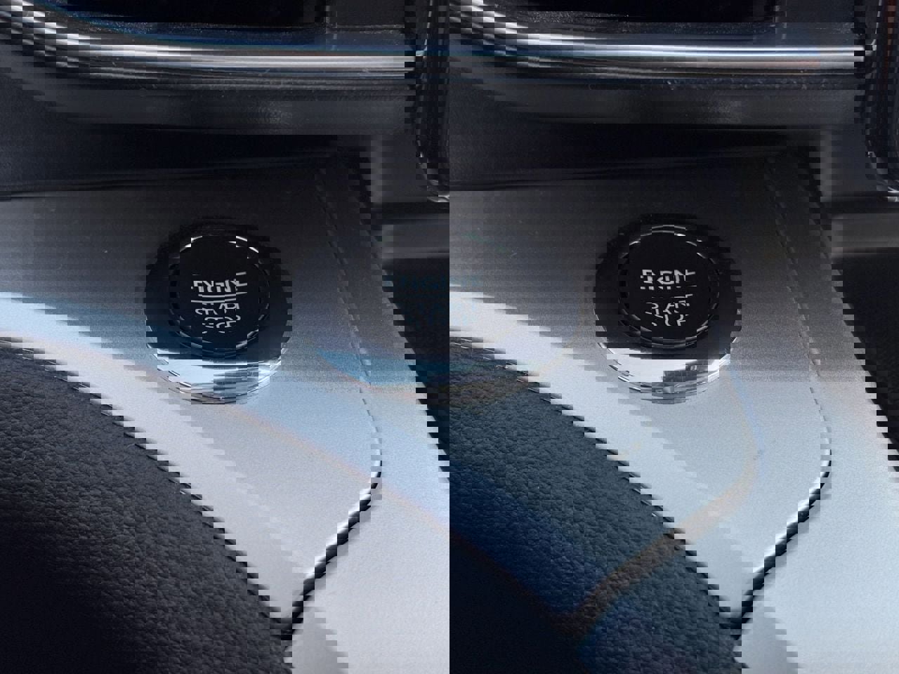 Certified 2022 Ford Explorer XLT w/ Equipment Group 202A image 19