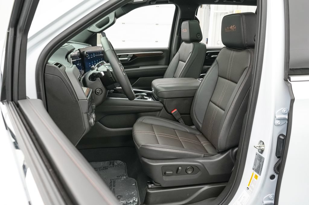 Used 2026 Chevrolet Suburban High Country w/ Sun And Tow Package AWD/4WD image 11