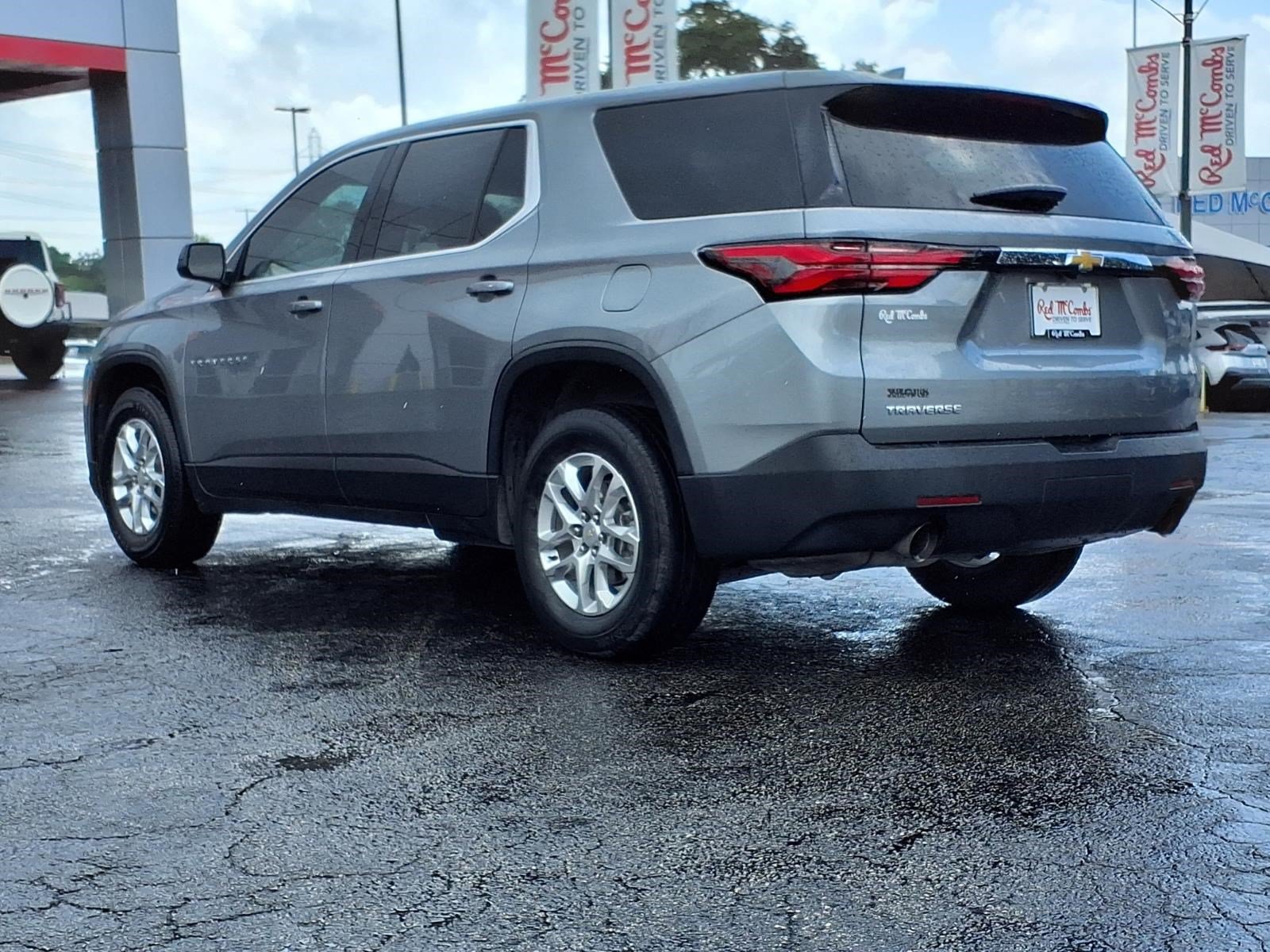 Used 2023 Chevrolet Traverse LS FWD image 8