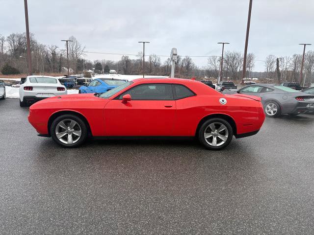 Used 2019 Dodge Challenger SXT w/ Driver Convenience Group image 2