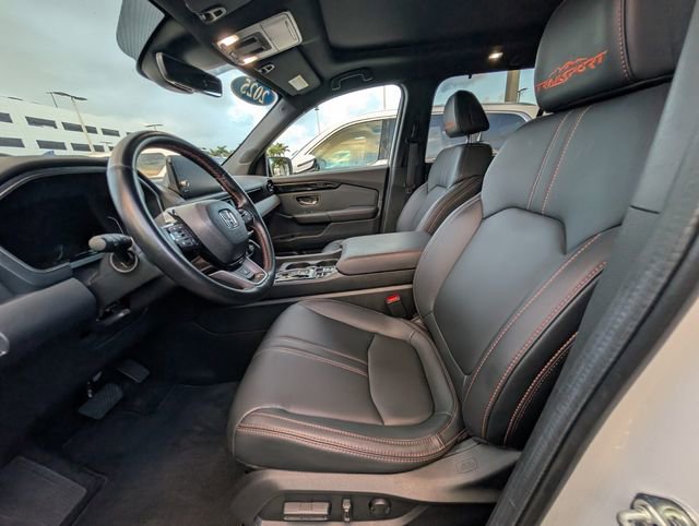 Used 2025 Honda Pilot TrailSport image 6