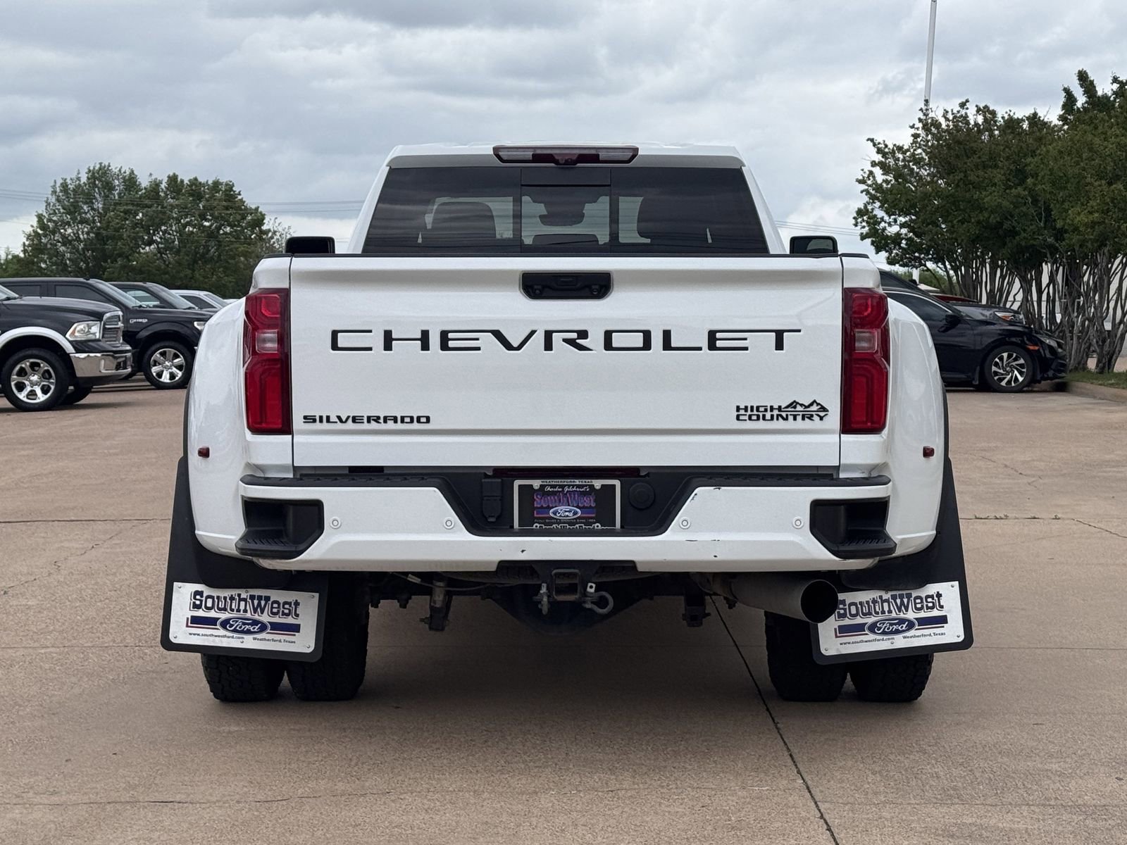 Used 2024 Chevrolet Silverado 3500 High Country w/ Technology Package image 4