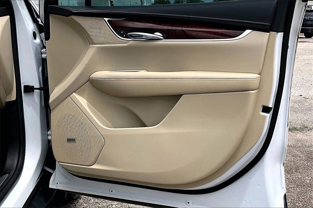 Used 2017 Cadillac XT5 Luxury w/ Driver Awareness Package image 29