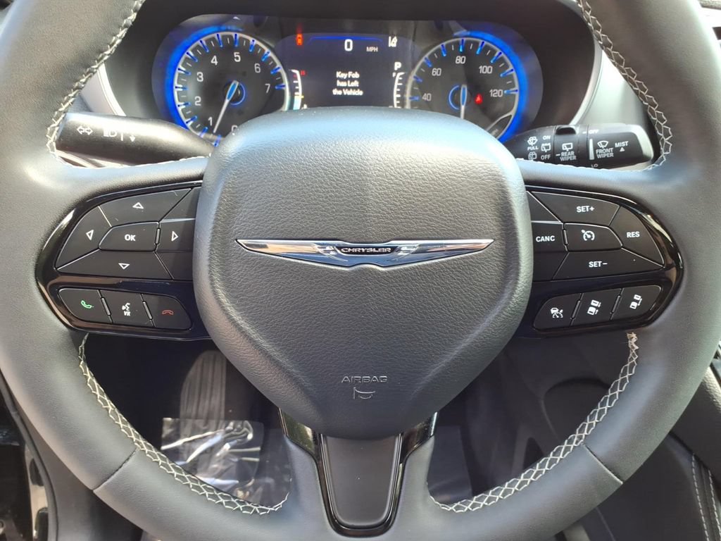 Used 2025 Chrysler Pacifica Limited FWD image 31