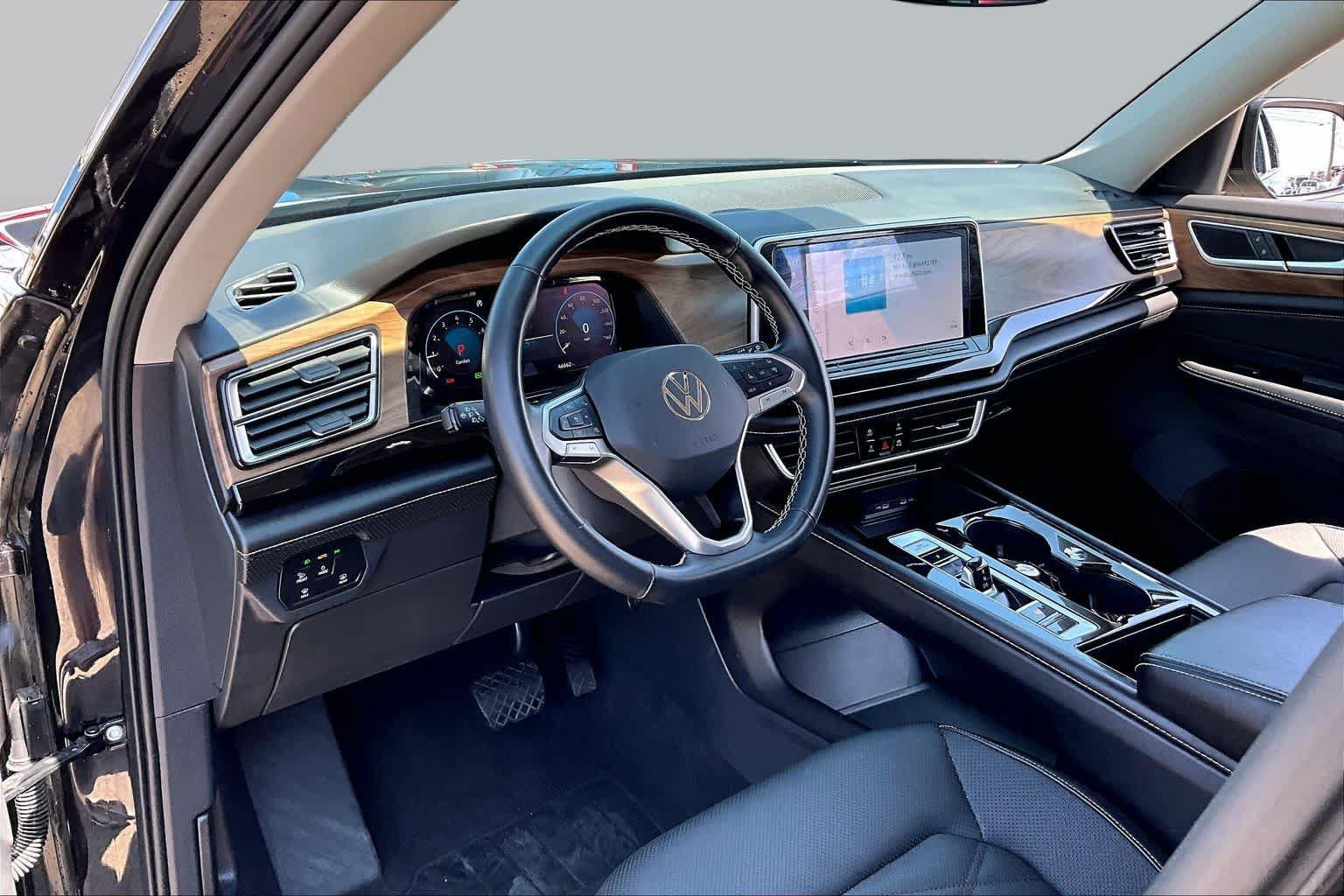 Used 2025 Volkswagen Atlas SE FWD image 17