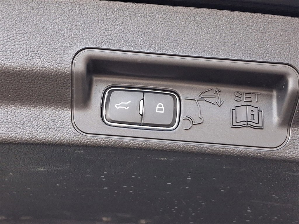 Certified 2023 Ford Explorer XLT image 31