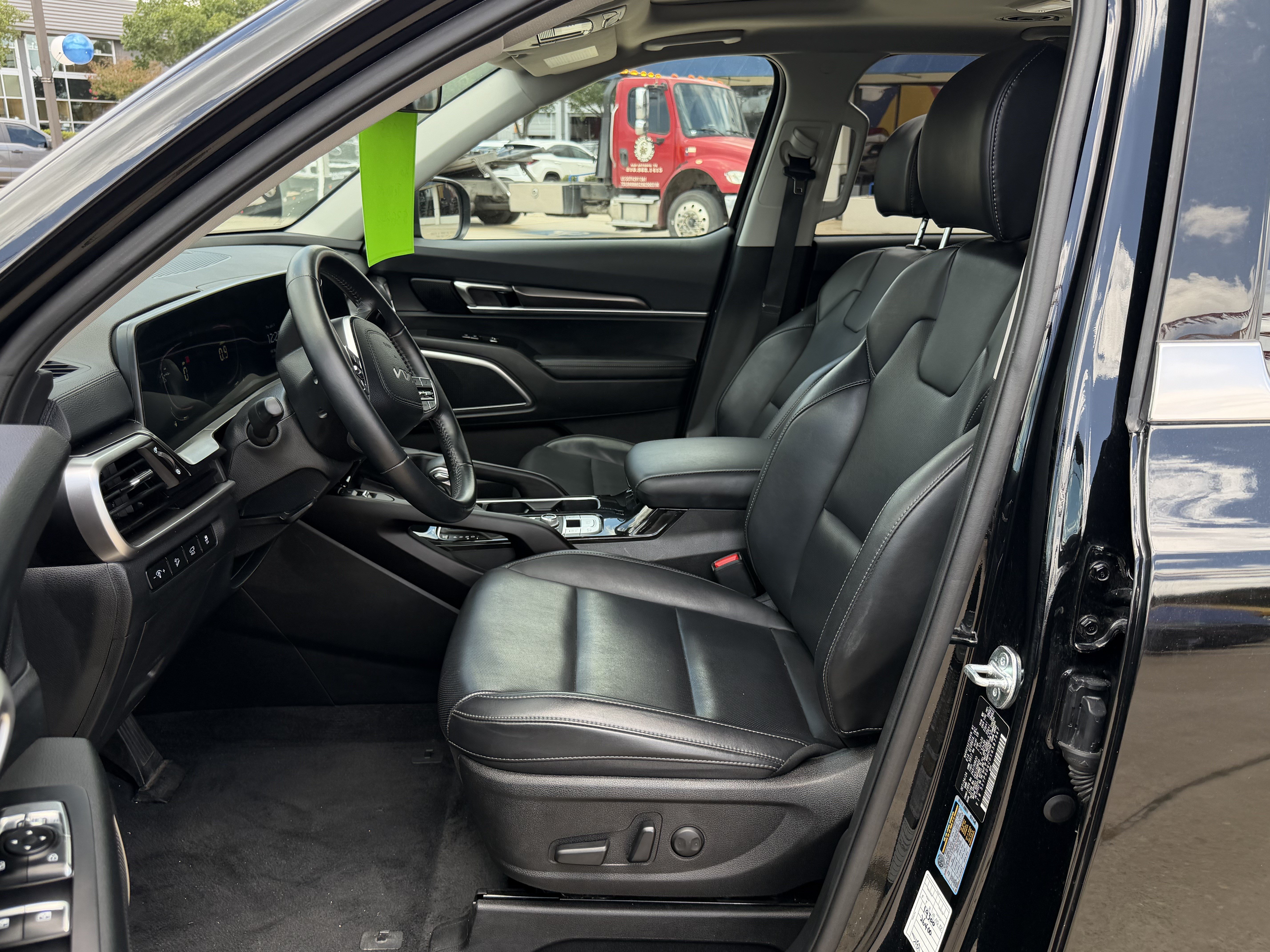 Used 2025 Kia Telluride S AWD/4WD image 16