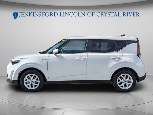 Used 2024 Kia Soul LX w/ Option Group 015 FWD image 11