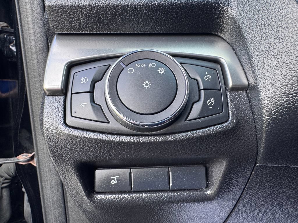 Certified 2018 Ford Explorer XLT w/ Equipment Group 201A AWD/4WD image 19