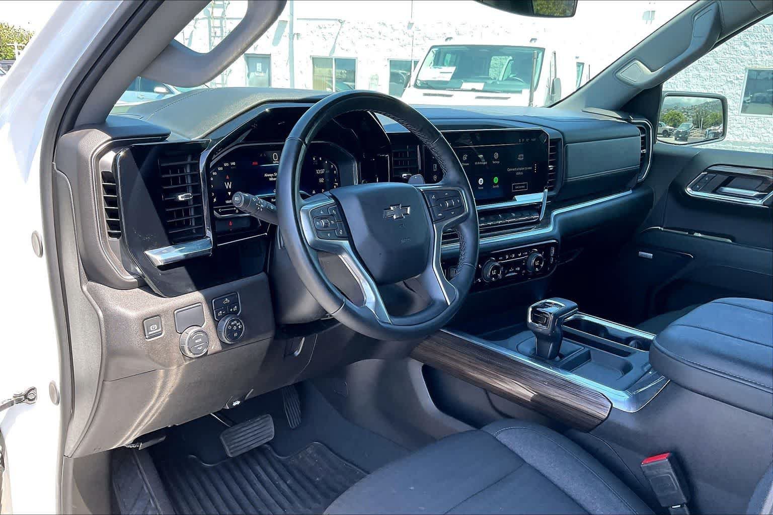 Used 2024 Chevrolet Silverado 1500 RST w/ Convenience Package II RWD image 2