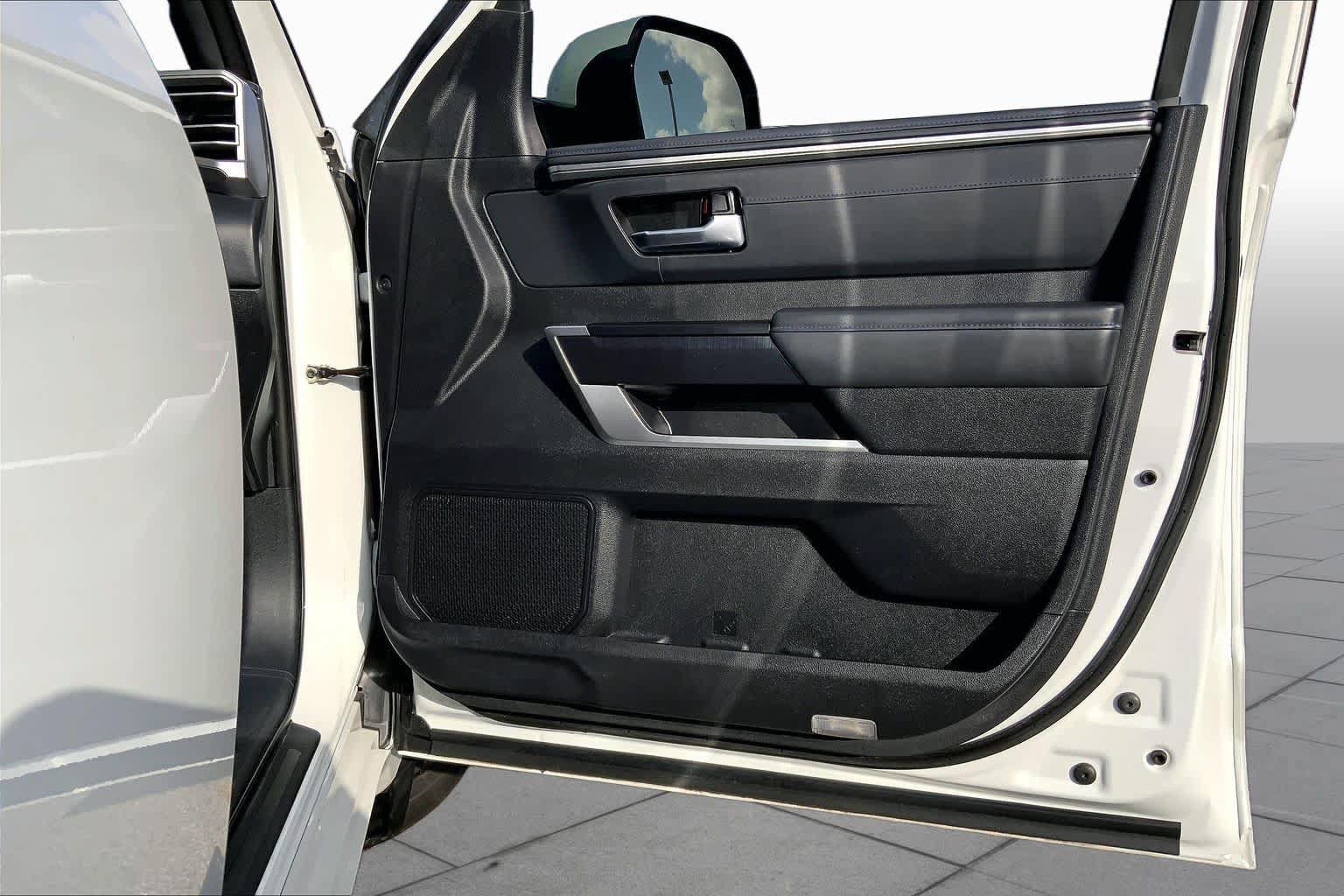 Used 2023 Toyota Sequoia Platinum AWD/4WD image 23