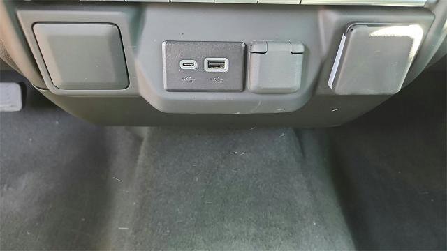 Used 2025 Chevrolet Silverado 1500 Custom image 15