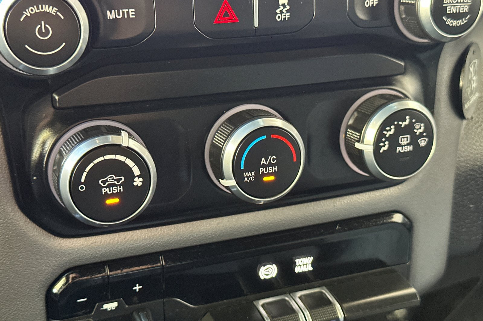 Used 2024 RAM 2500 Big Horn AWD/4WD image 27