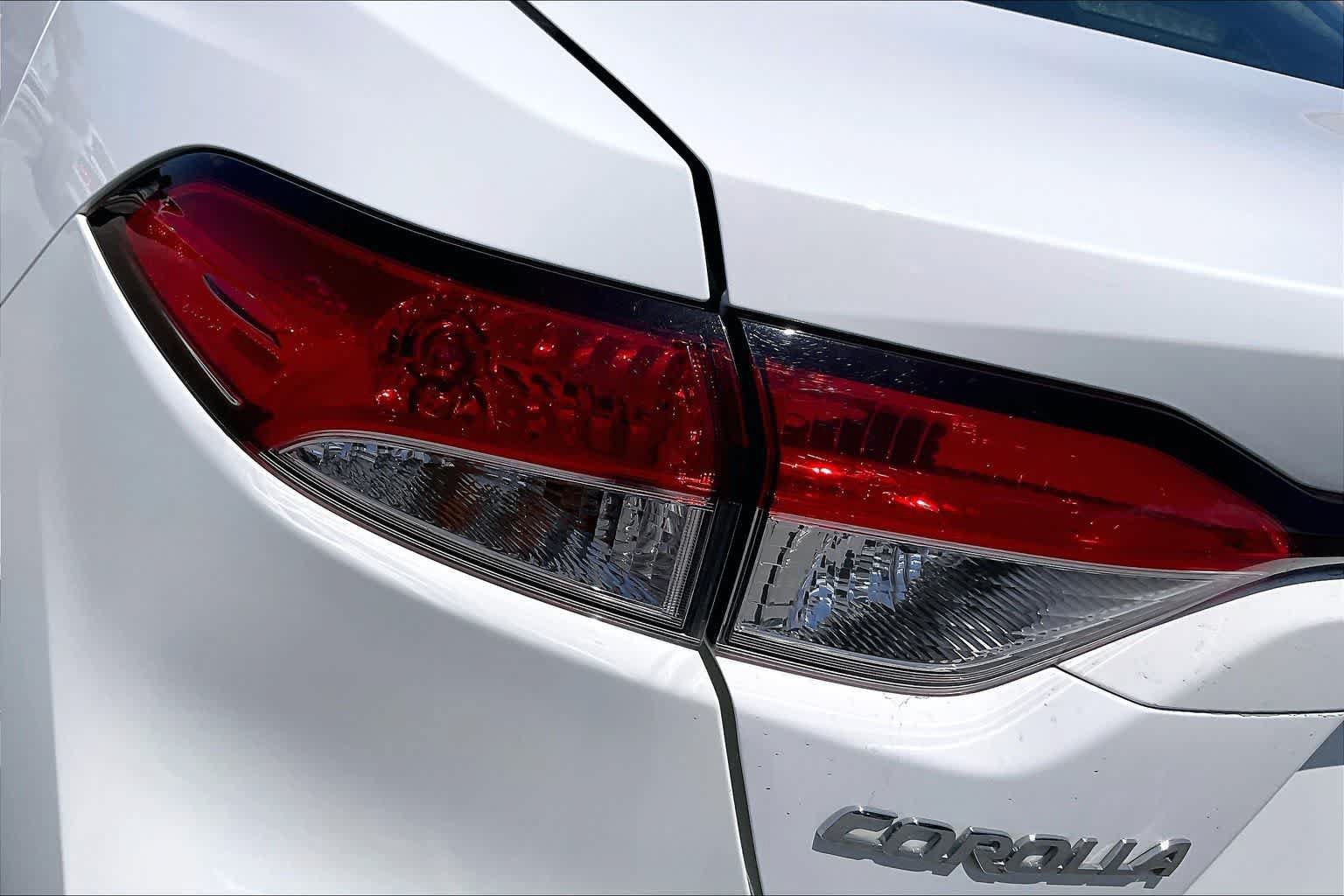 Used 2021 Toyota Corolla LE FWD image 32