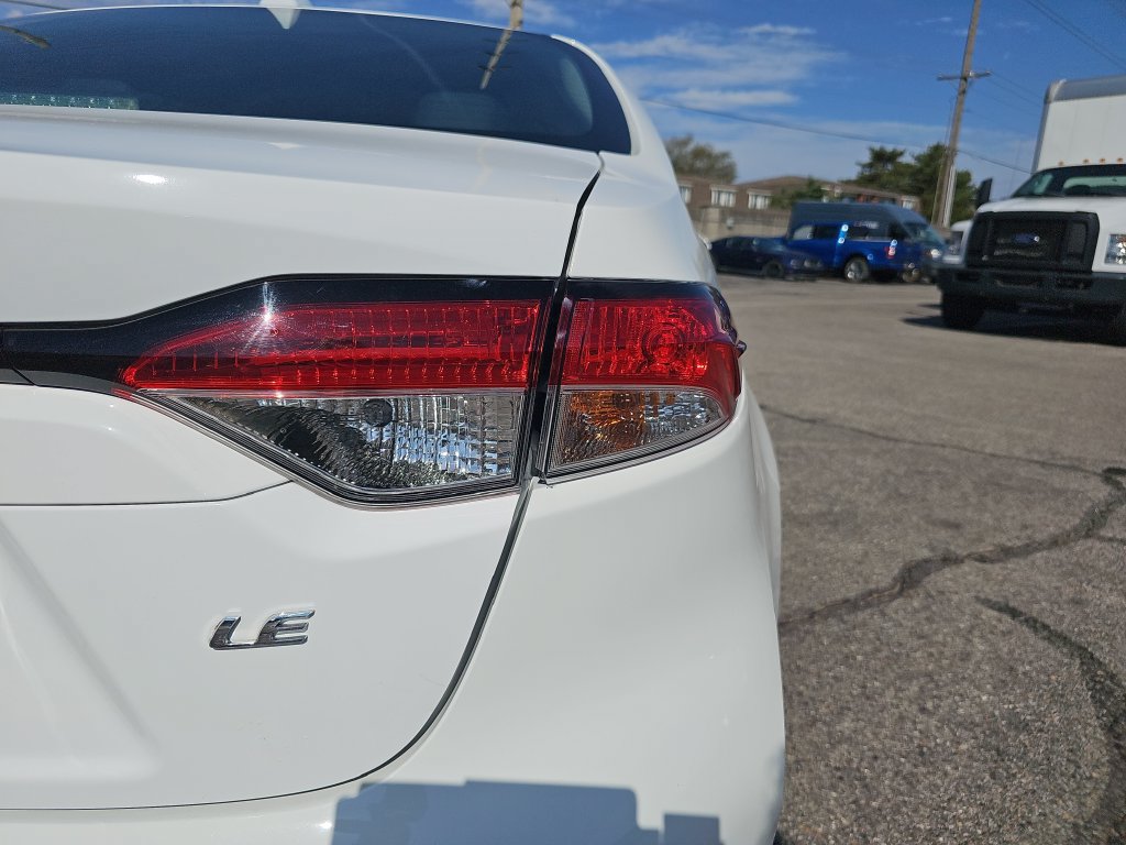 Used 2023 Toyota Corolla LE FWD image 33