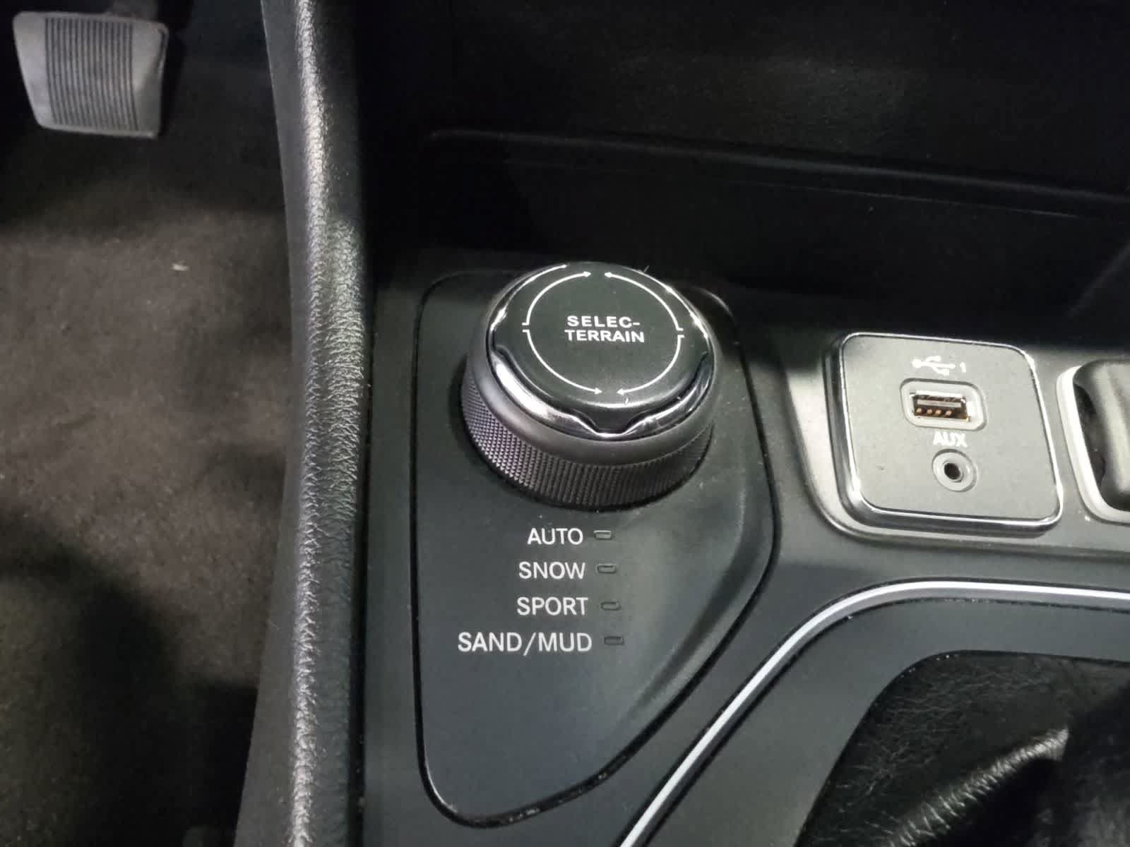 Used 2021 Jeep Cherokee Latitude Lux AWD/4WD image 20
