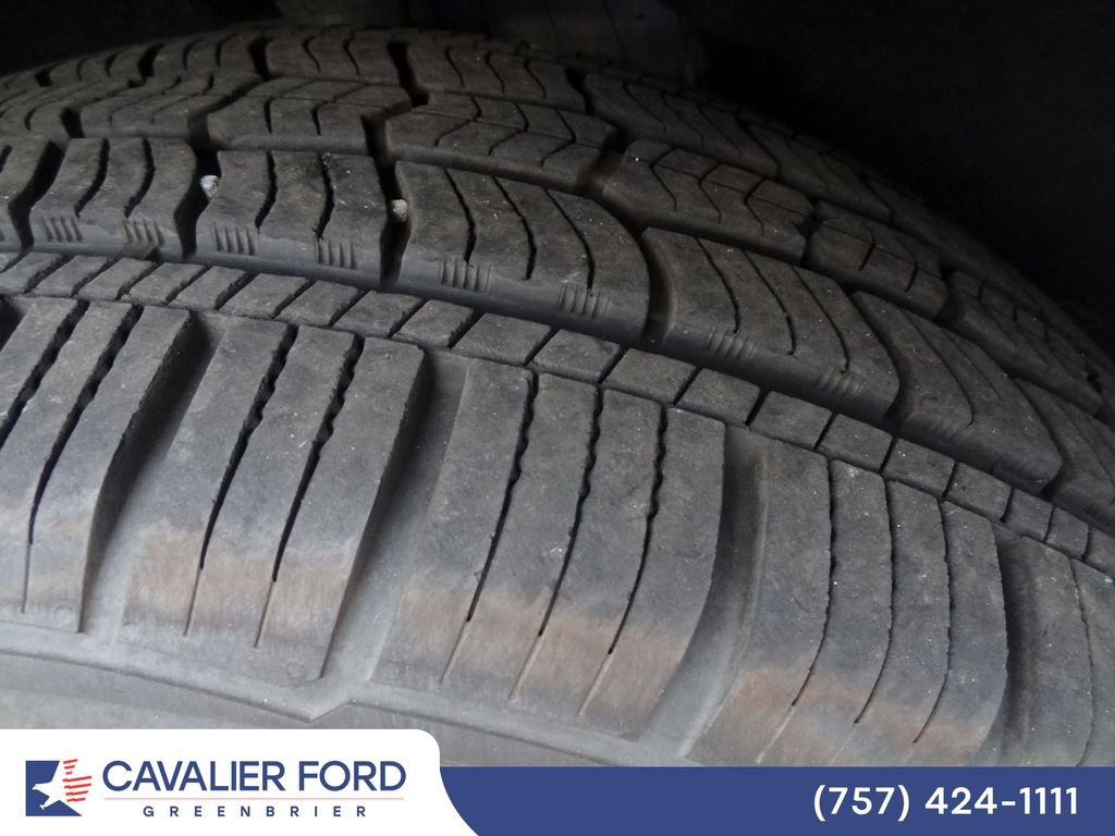 Certified 2021 Ford Explorer XLT w/ Equipment Group 202A RWD image 15