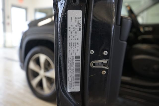 Used 2019 Jeep Cherokee Limited image 19