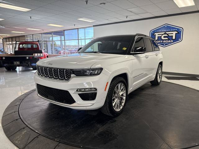 Used 2024 Jeep Grand Cherokee Summit w/ Luxury Tech Group V AWD/4WD image 4